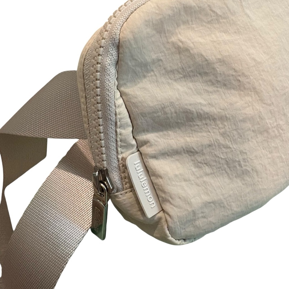Lululemon White Opal Extended Strap Everywhere Belt Bag - Picture 8 of 14